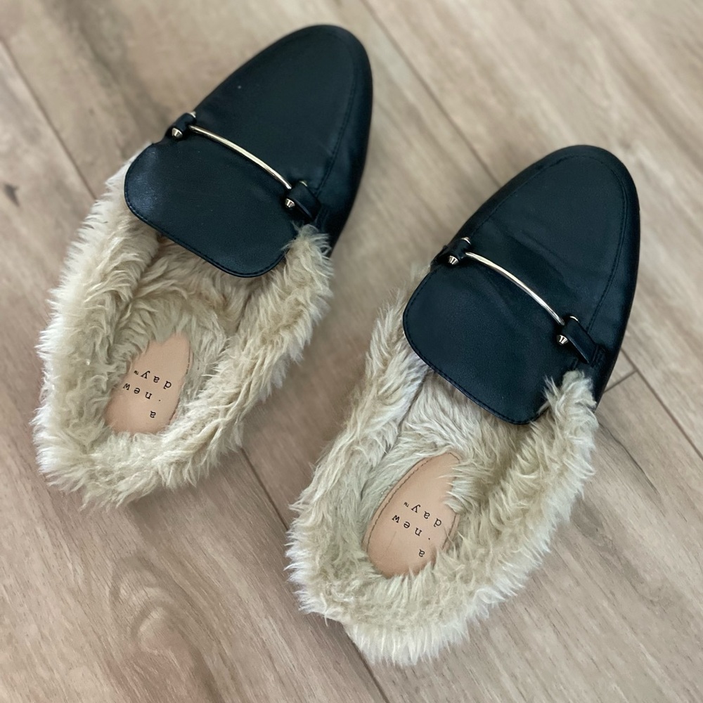 Women’s Slides - Picture 3 of 3